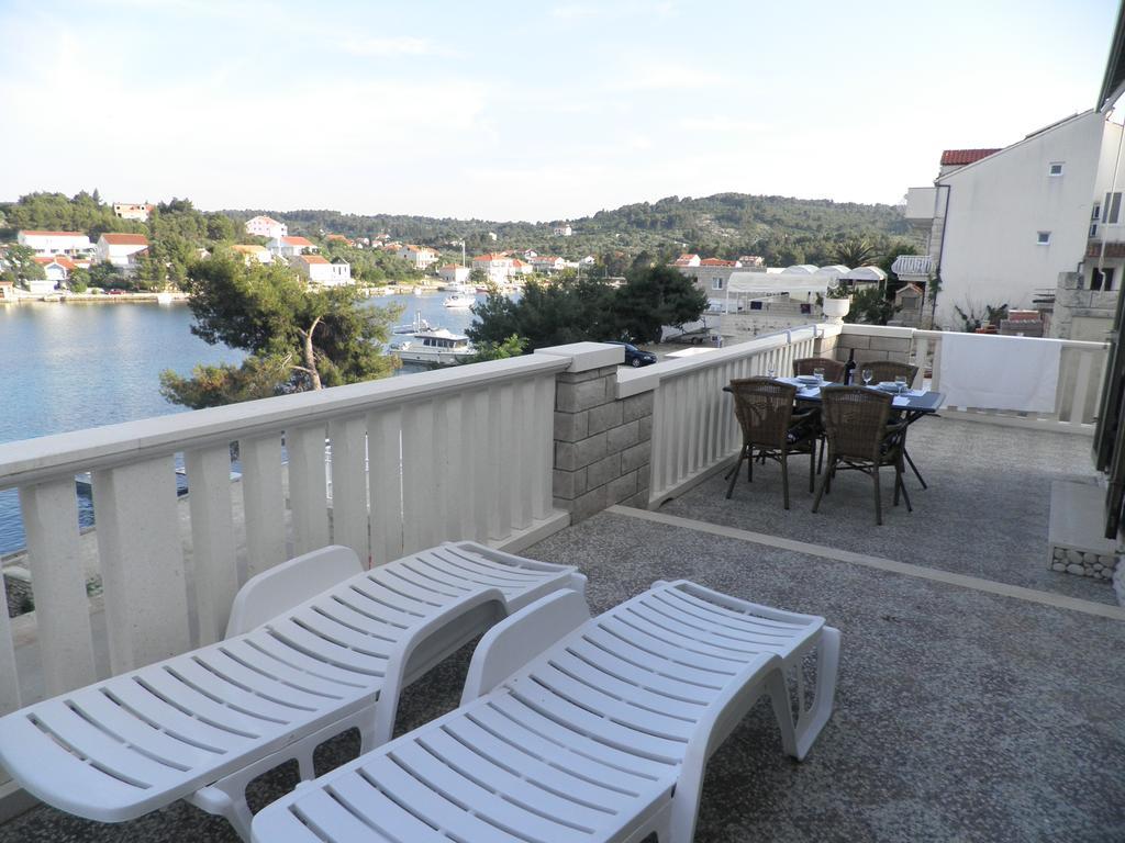 Apartments Holiday Lumbarda Extérieur photo